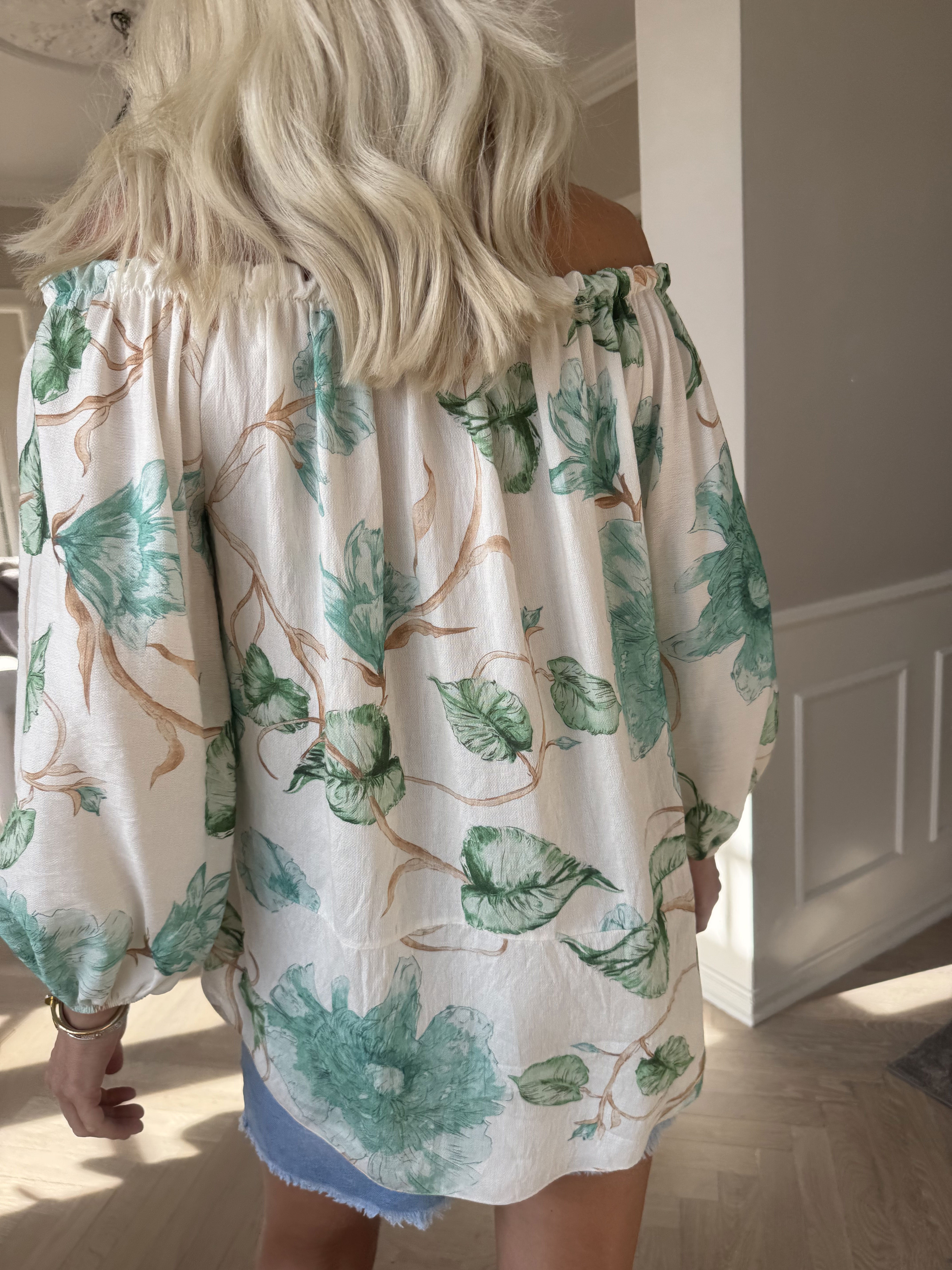 Gwen - Tunika i viskose med elastik i udskæringen